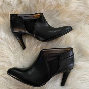 Adrienne Vittadini ankle booties